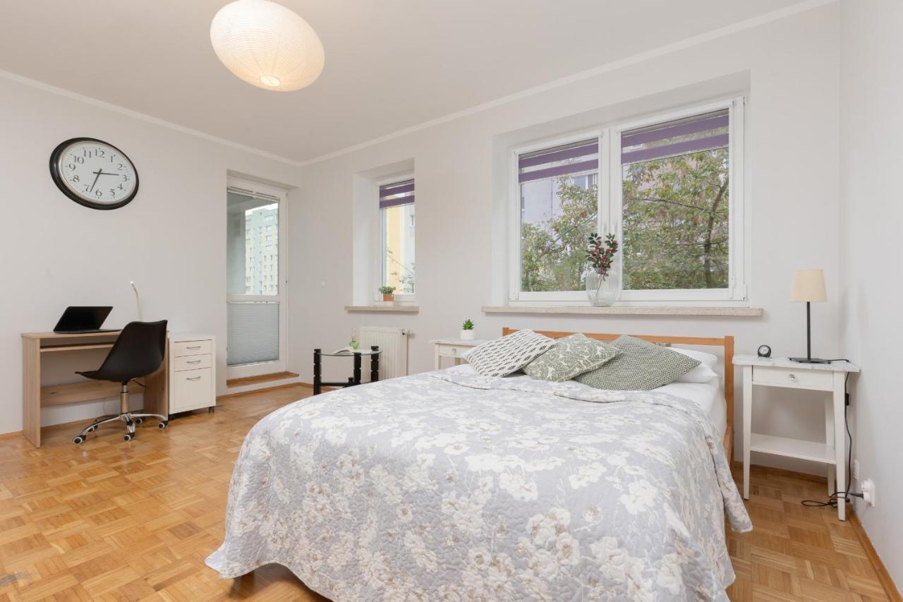 Studio Bielany With Home Office Near Metro Station By Noclegi Renters Warschau Exterior foto
