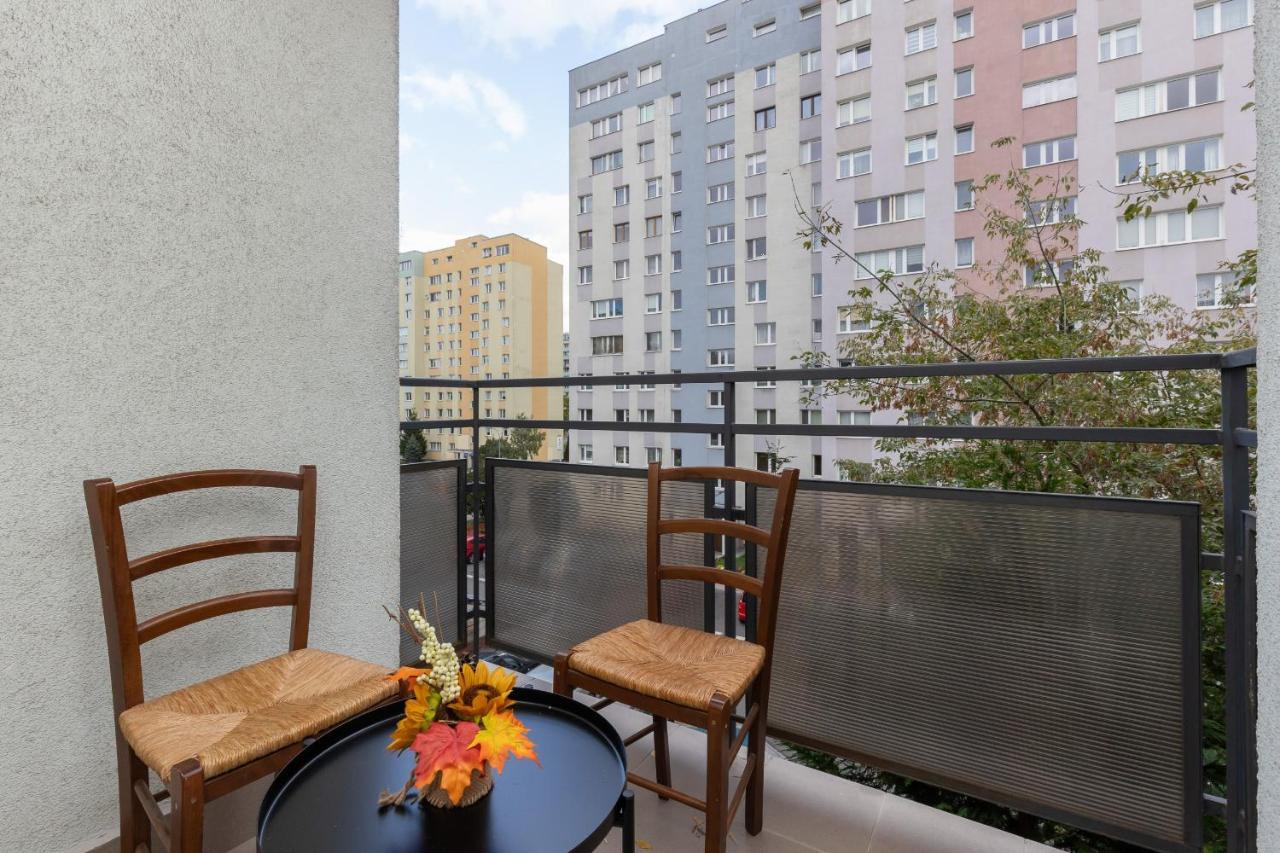 Studio Bielany With Home Office Near Metro Station By Noclegi Renters Warschau Exterior foto
