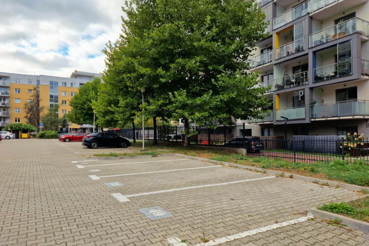 Studio Bielany With Home Office Near Metro Station By Noclegi Renters Warschau Exterior foto